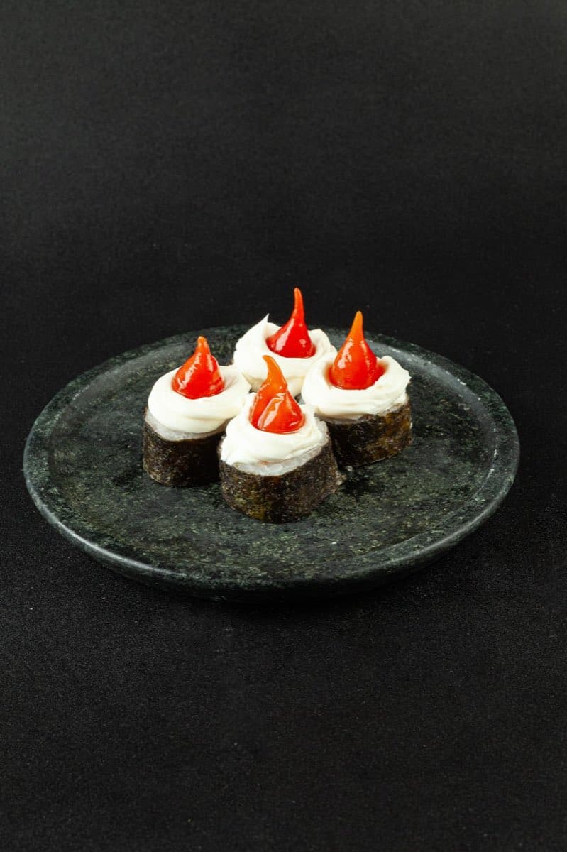 Maki Salmão com Pimenta Biquinho - 4 Unidades