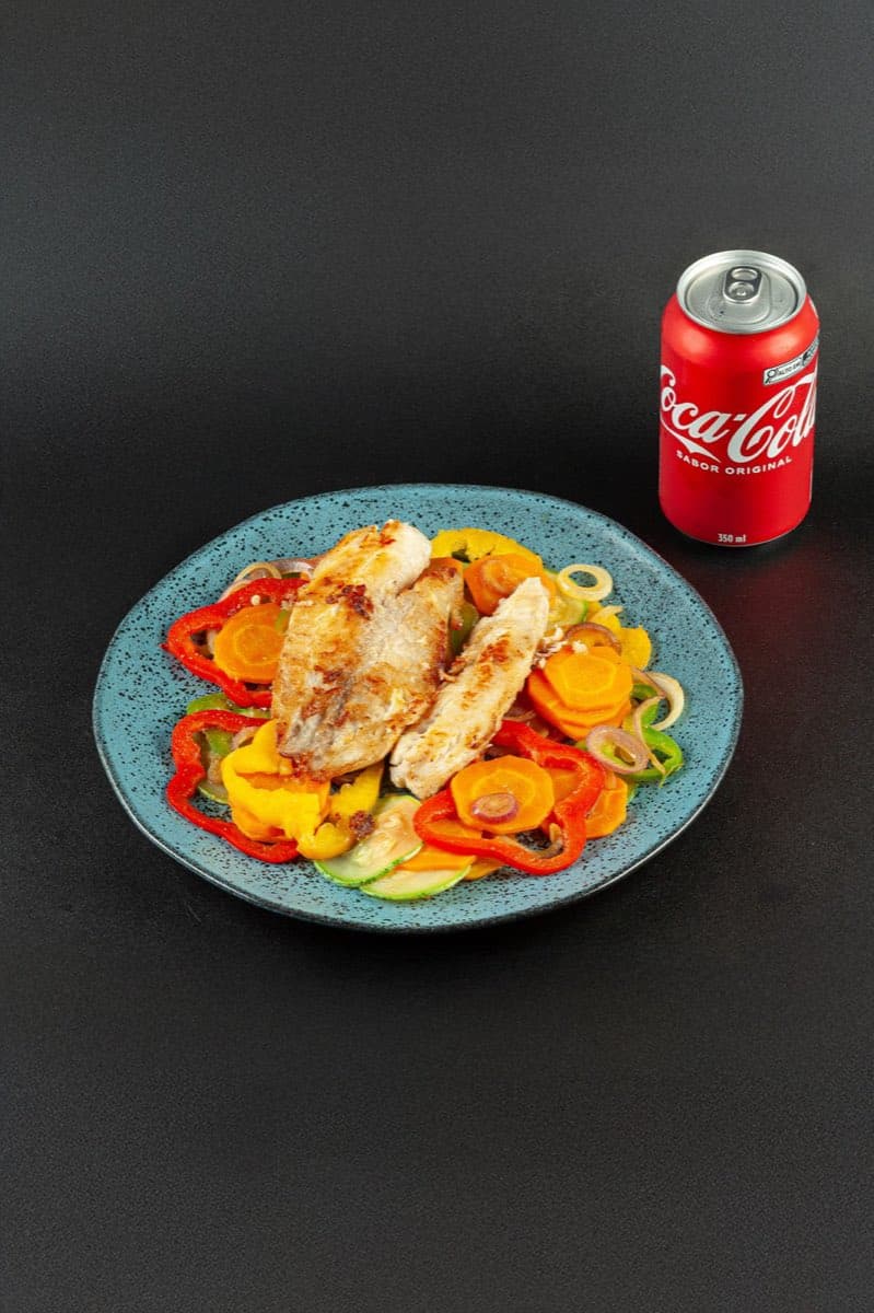 Filé de Tilápia Grelhado com Legumes