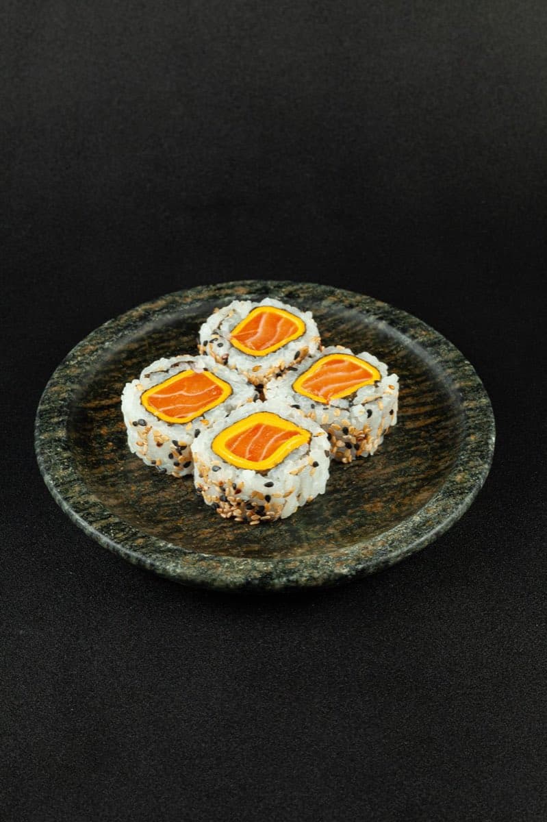 Uramaki Salmão com Cheddar - 4 Unidades